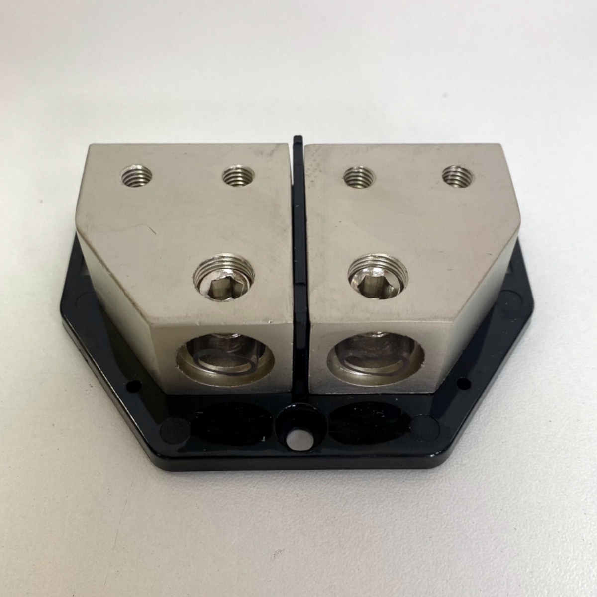 картинка Дистрибьютор питания RUSSIAN BASS D102 купить в магазине CAROBASS